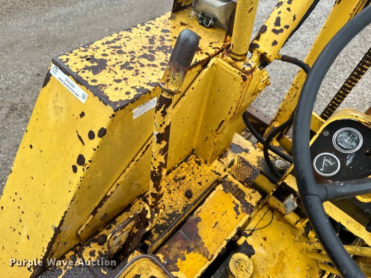 image for item EH5489 Allis Chalmers 630 forklift