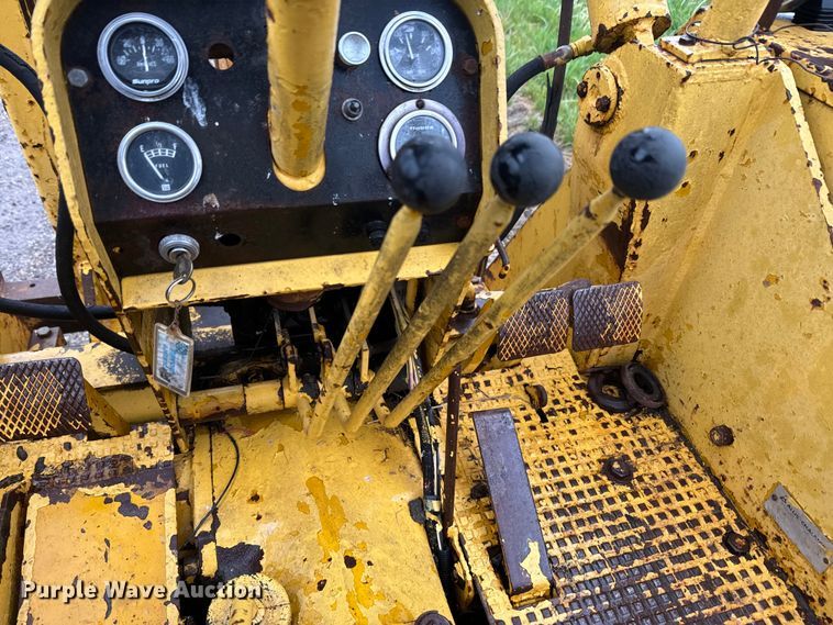 image for item EH5489 Allis Chalmers 630 forklift