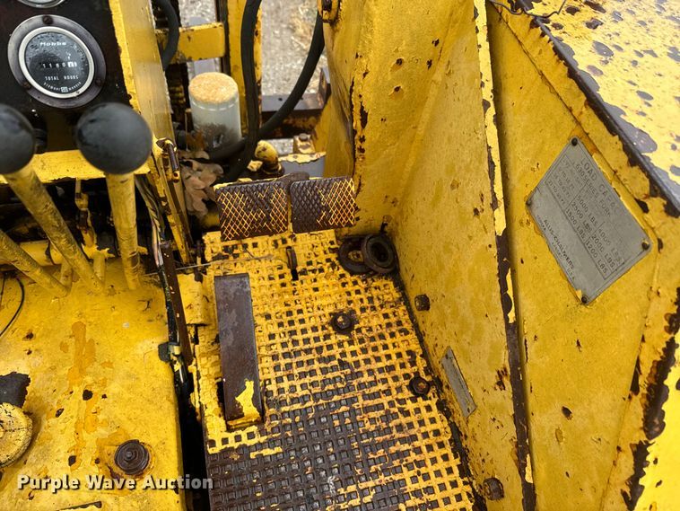 image for item EH5489 Allis Chalmers 630 forklift