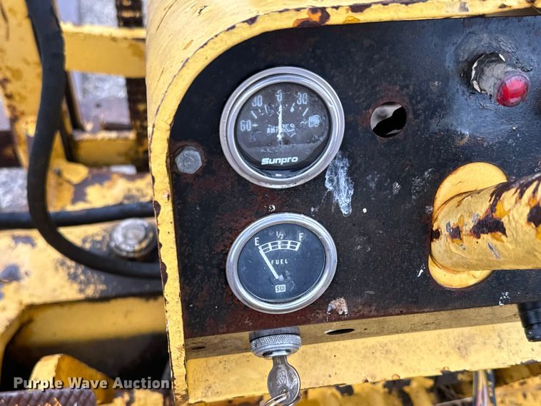 image for item EH5489 Allis Chalmers 630 forklift