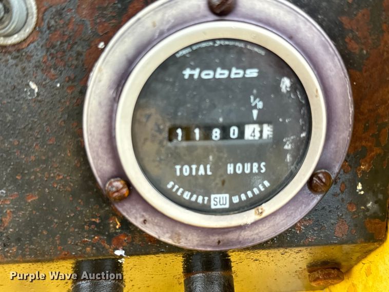 image for item EH5489 Allis Chalmers 630 forklift