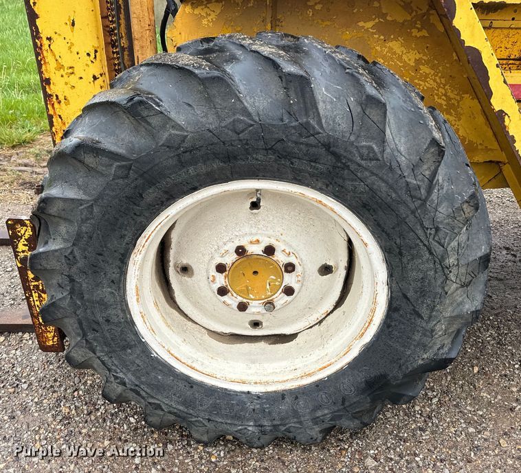 image for item EH5489 Allis Chalmers 630 forklift