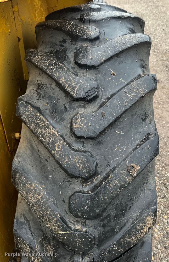 image for item EH5489 Allis Chalmers 630 forklift