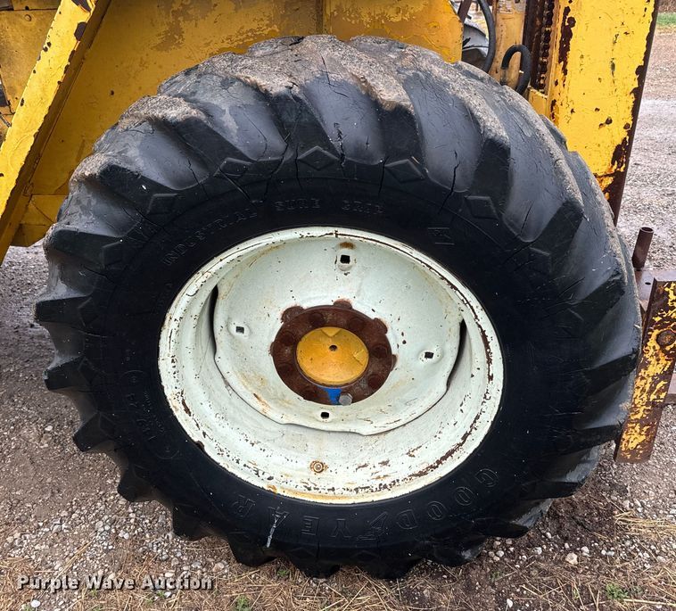 image for item EH5489 Allis Chalmers 630 forklift