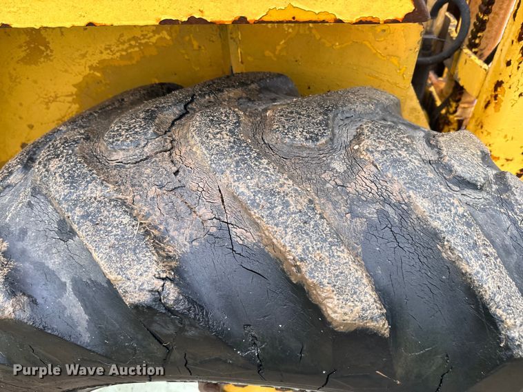 image for item EH5489 Allis Chalmers 630 forklift