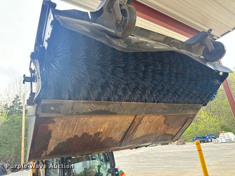 image for item EH6679 Quick Attach skid steer broom