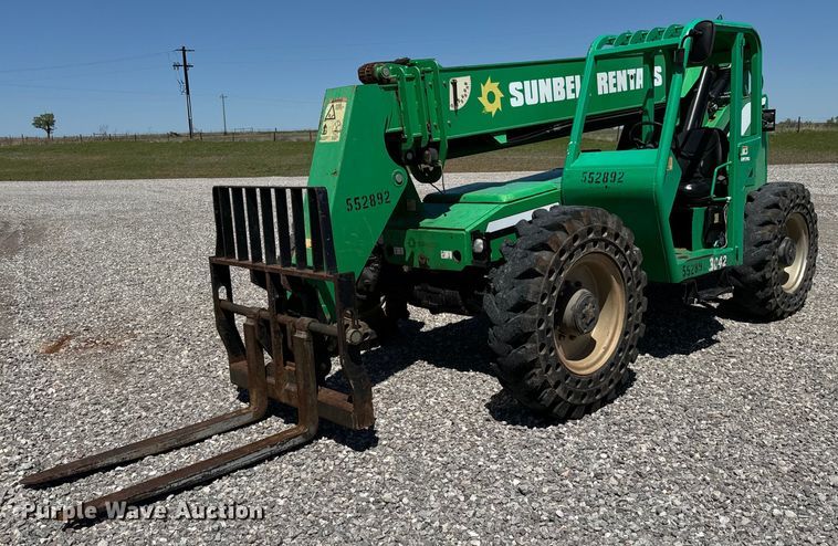 image for item EJ0553 2013 JLG Skytrak 8042 telehandler