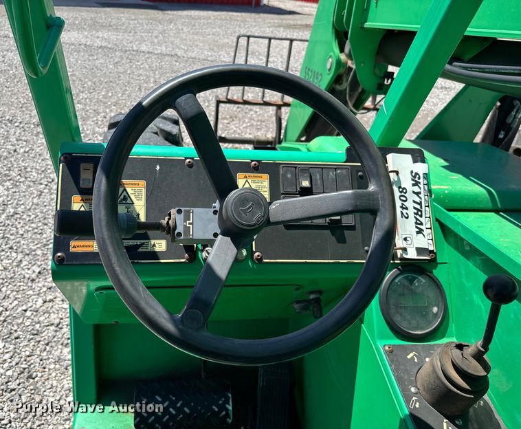 image for item EJ0553 2013 JLG Skytrak 8042 telehandler