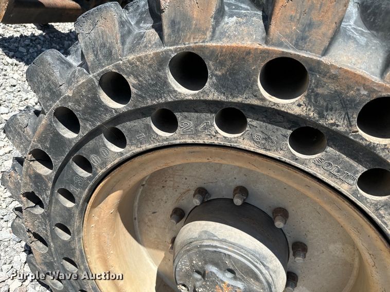 image for item EJ0553 2013 JLG Skytrak 8042 telehandler