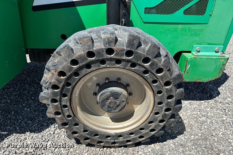 image for item EJ0553 2013 JLG Skytrak 8042 telehandler