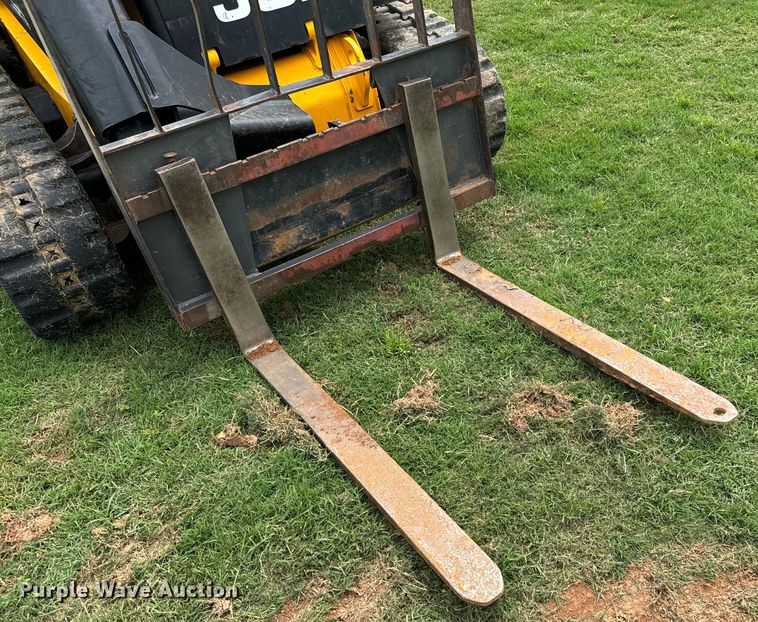 image for item EJ0575 2020 JCB 270T tracked skid steer loader