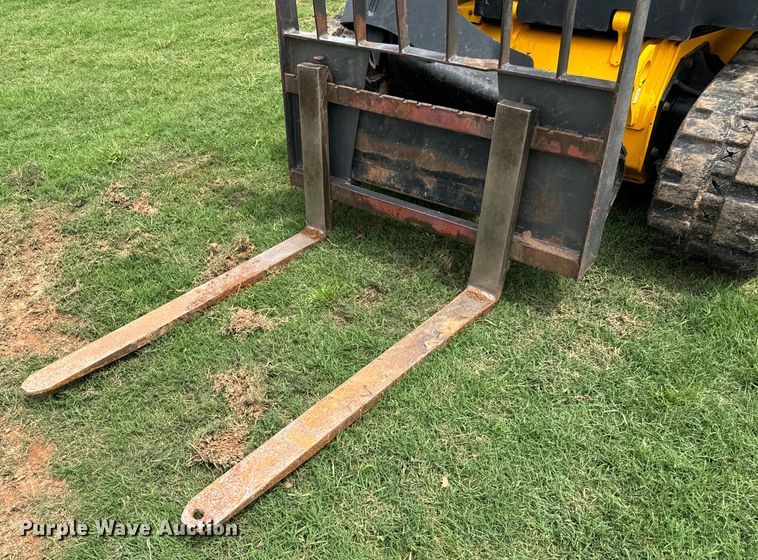 image for item EJ0575 2020 JCB 270T tracked skid steer loader