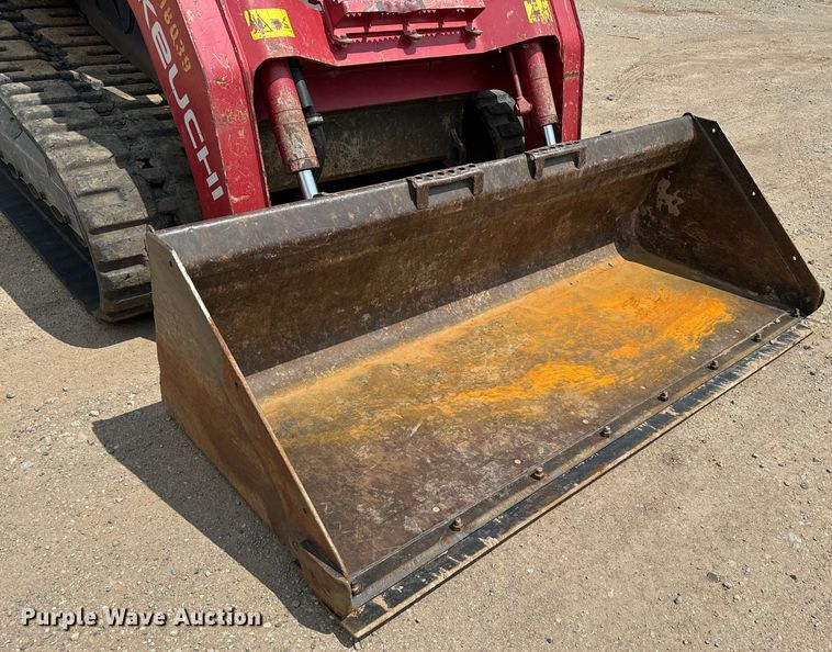 image for item EJ0580 2018 Takeuchi TL12V2 tracked skid steer loader