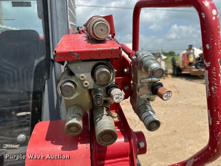 image for item EJ0580 2018 Takeuchi TL12V2 tracked skid steer loader