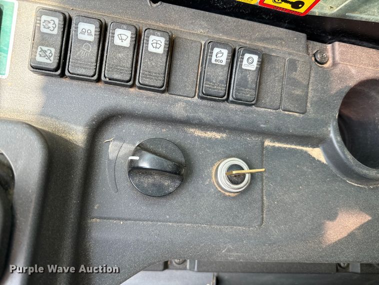 image for item EJ0580 2018 Takeuchi TL12V2 tracked skid steer loader