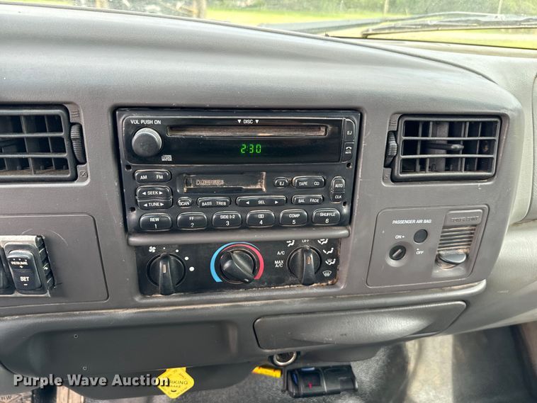 image for item EJ0590 2006 Ford F650 Super Duty Pro Loader Crew Cab utility / service truck