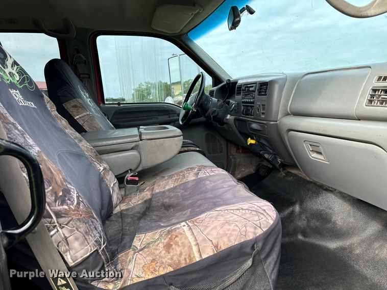 image for item EJ0590 2006 Ford F650 Super Duty Pro Loader Crew Cab utility / service truck