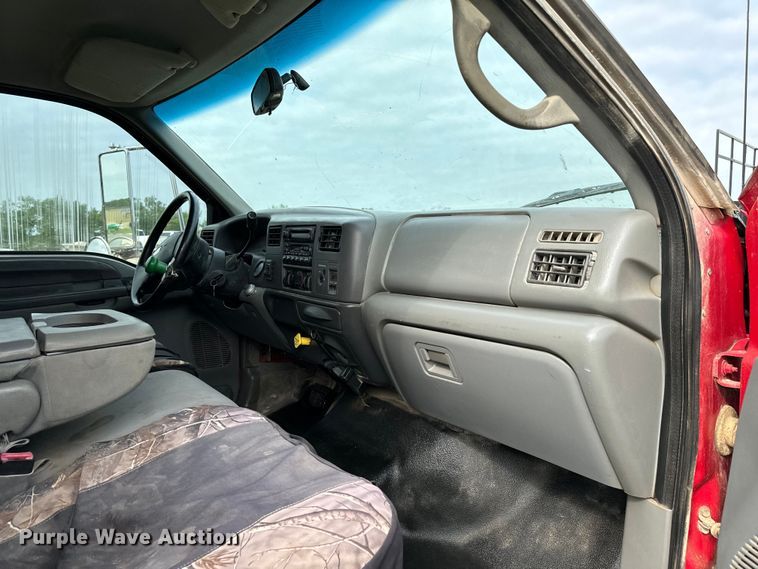 image for item EJ0590 2006 Ford F650 Super Duty Pro Loader Crew Cab utility / service truck