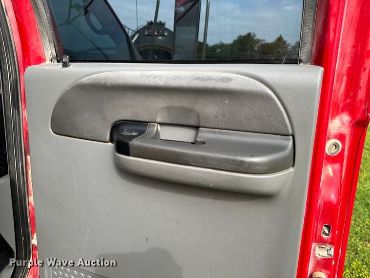 image for item EJ0590 2006 Ford F650 Super Duty Pro Loader Crew Cab utility / service truck