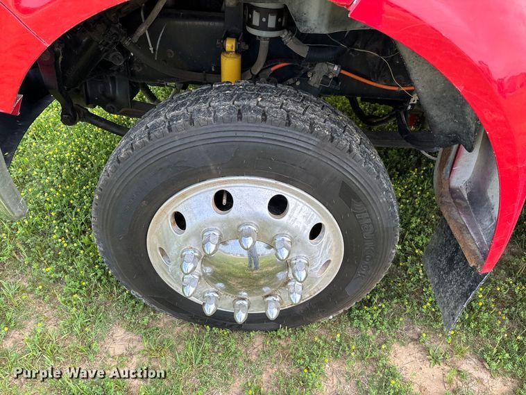 image for item EJ0590 2006 Ford F650 Super Duty Pro Loader Crew Cab utility / service truck