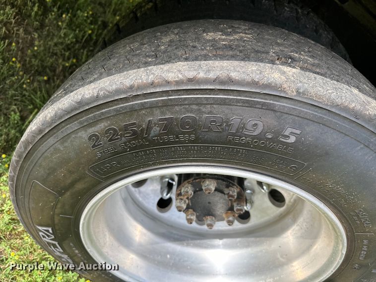 image for item EJ0590 2006 Ford F650 Super Duty Pro Loader Crew Cab utility / service truck