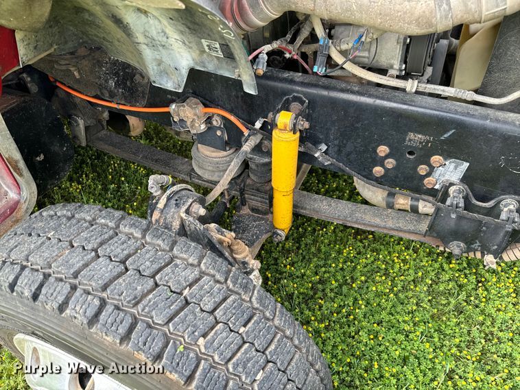 image for item EJ0590 2006 Ford F650 Super Duty Pro Loader Crew Cab utility / service truck