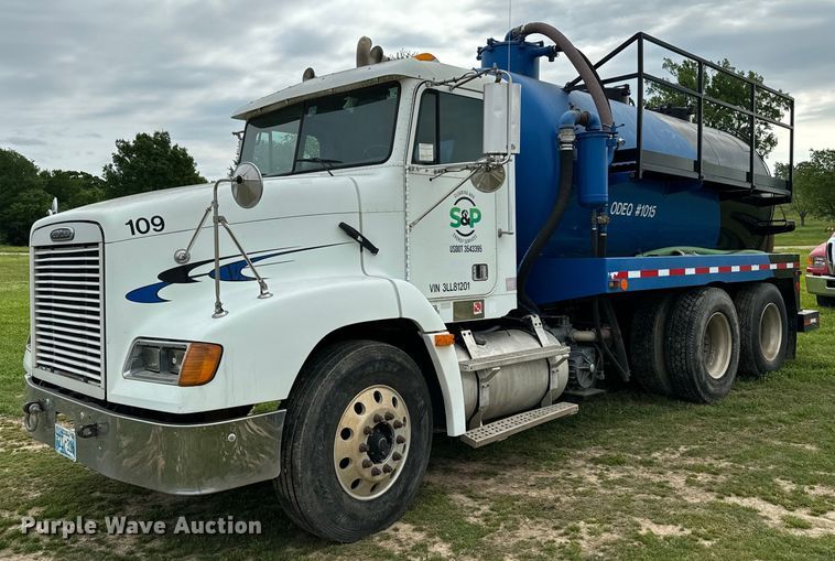 image for item EJ0591 2003 Freightliner FLD112 vacuum truck