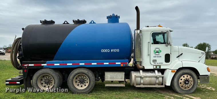 image for item EJ0591 2003 Freightliner FLD112 vacuum truck