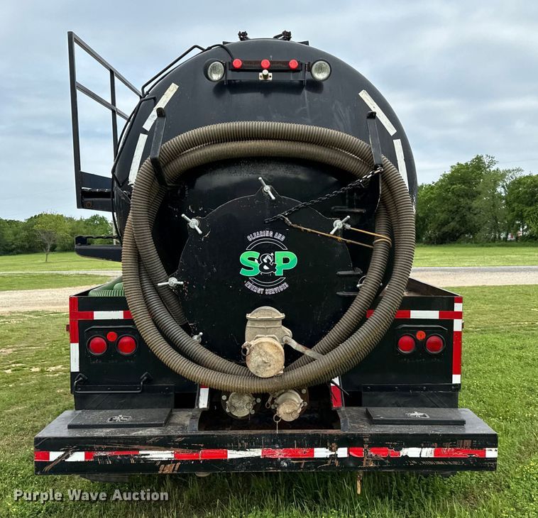 image for item EJ0591 2003 Freightliner FLD112 vacuum truck