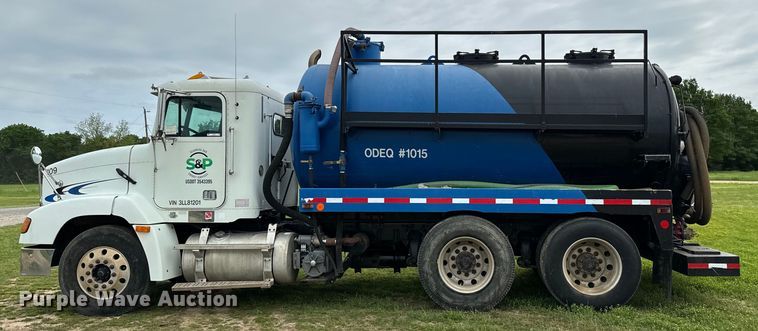 image for item EJ0591 2003 Freightliner FLD112 vacuum truck