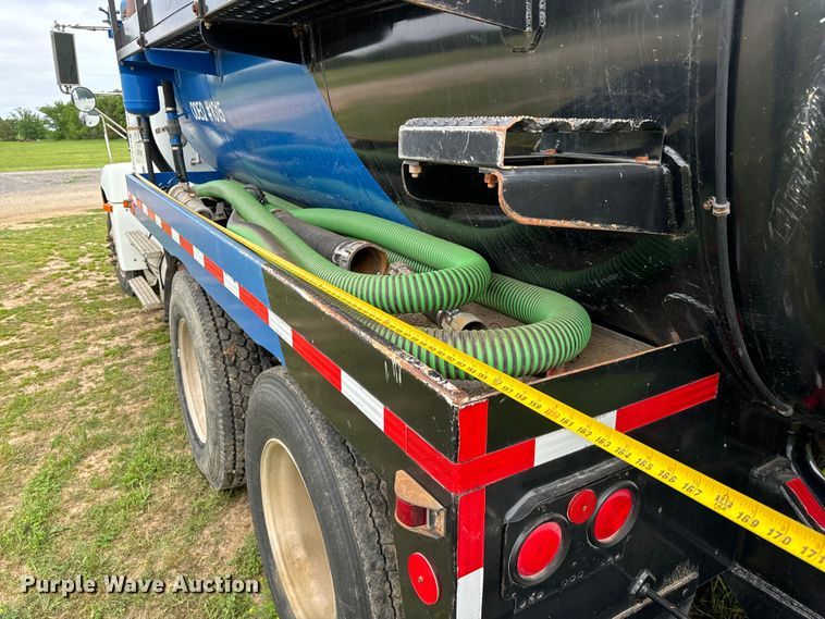 image for item EJ0591 2003 Freightliner FLD112 vacuum truck