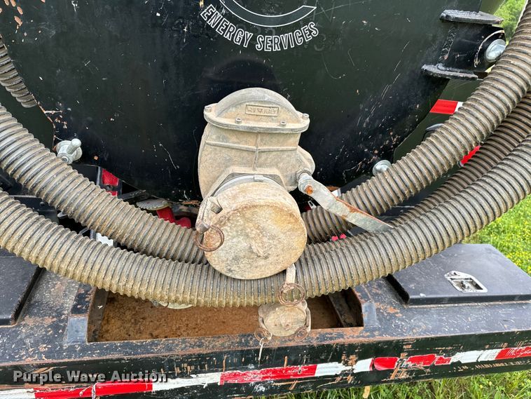 image for item EJ0591 2003 Freightliner FLD112 vacuum truck