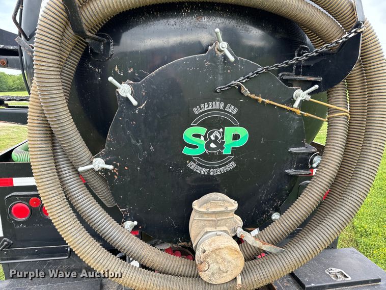 image for item EJ0591 2003 Freightliner FLD112 vacuum truck