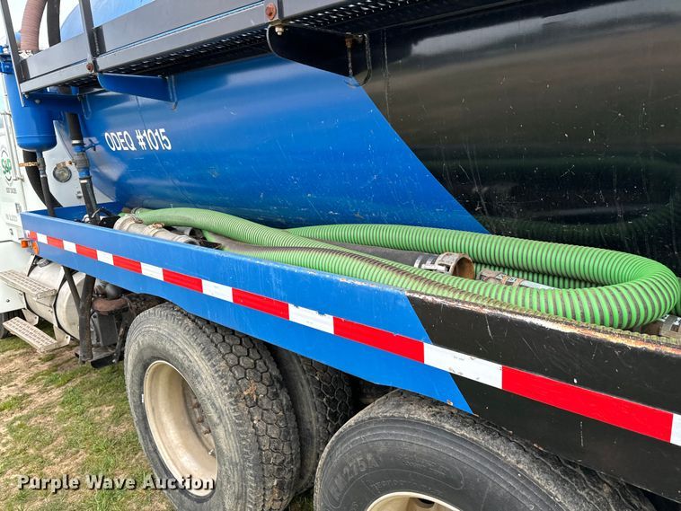 image for item EJ0591 2003 Freightliner FLD112 vacuum truck