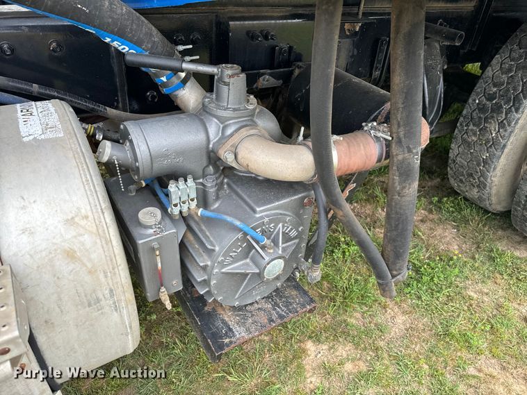 image for item EJ0591 2003 Freightliner FLD112 vacuum truck