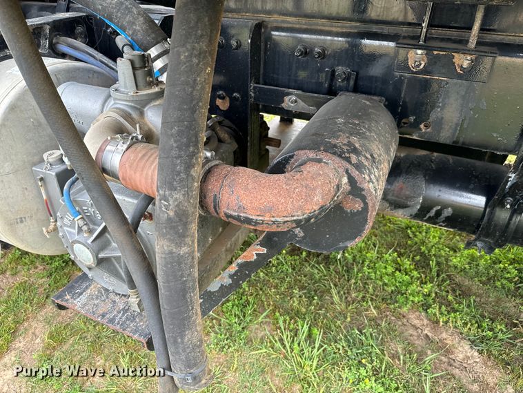 image for item EJ0591 2003 Freightliner FLD112 vacuum truck