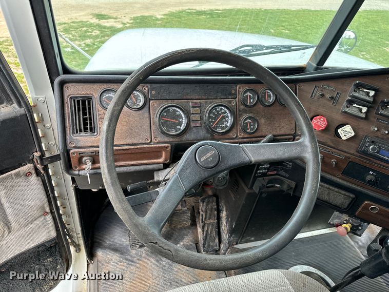 image for item EJ0591 2003 Freightliner FLD112 vacuum truck