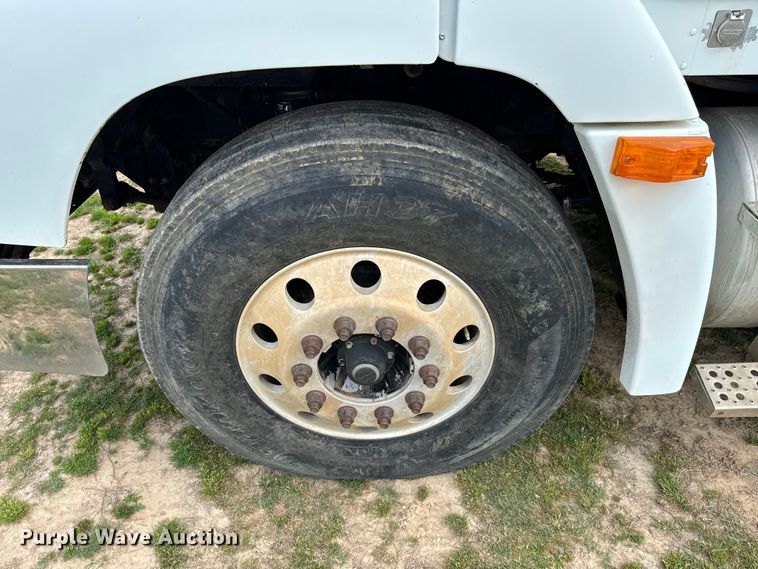 image for item EJ0591 2003 Freightliner FLD112 vacuum truck