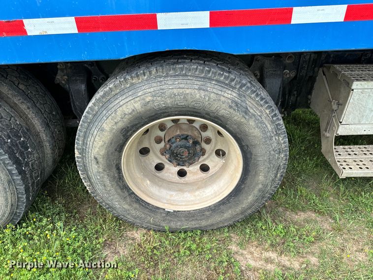 image for item EJ0591 2003 Freightliner FLD112 vacuum truck