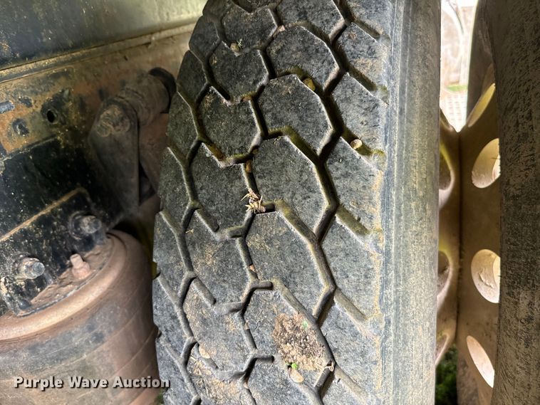 image for item EJ0591 2003 Freightliner FLD112 vacuum truck