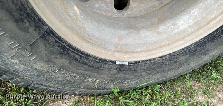 image for item EJ0591 2003 Freightliner FLD112 vacuum truck