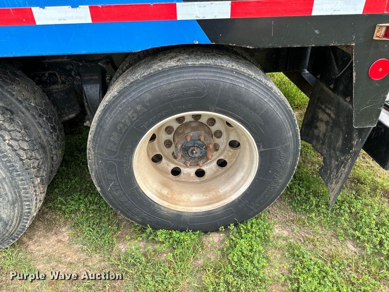 image for item EJ0591 2003 Freightliner FLD112 vacuum truck