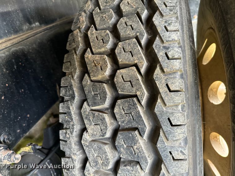 image for item EJ0591 2003 Freightliner FLD112 vacuum truck