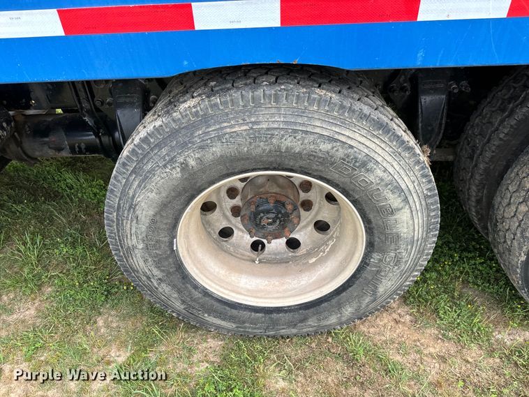 image for item EJ0591 2003 Freightliner FLD112 vacuum truck