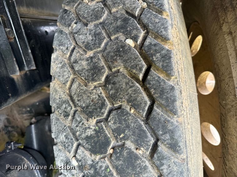 image for item EJ0591 2003 Freightliner FLD112 vacuum truck