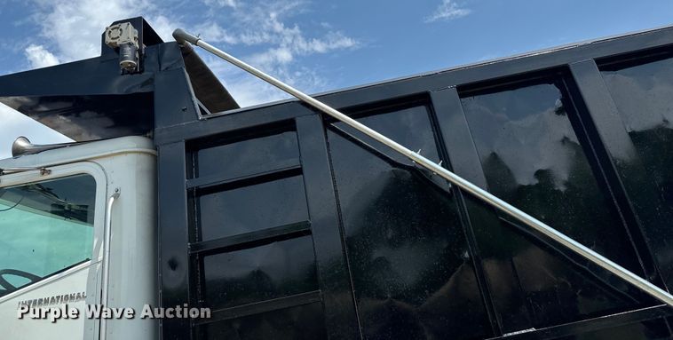 image for item EJ0610 2006 International  5500i dump truck