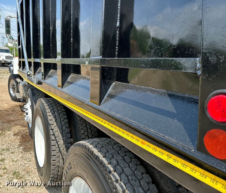 image for item EJ0610 2006 International  5500i dump truck