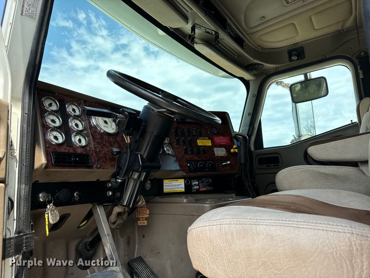 image for item EJ0610 2006 International  5500i dump truck