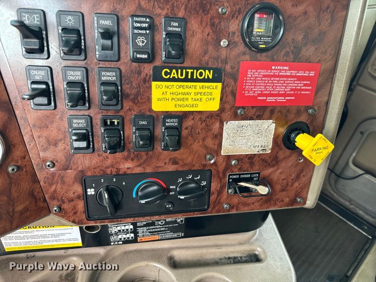 image for item EJ0610 2006 International  5500i dump truck