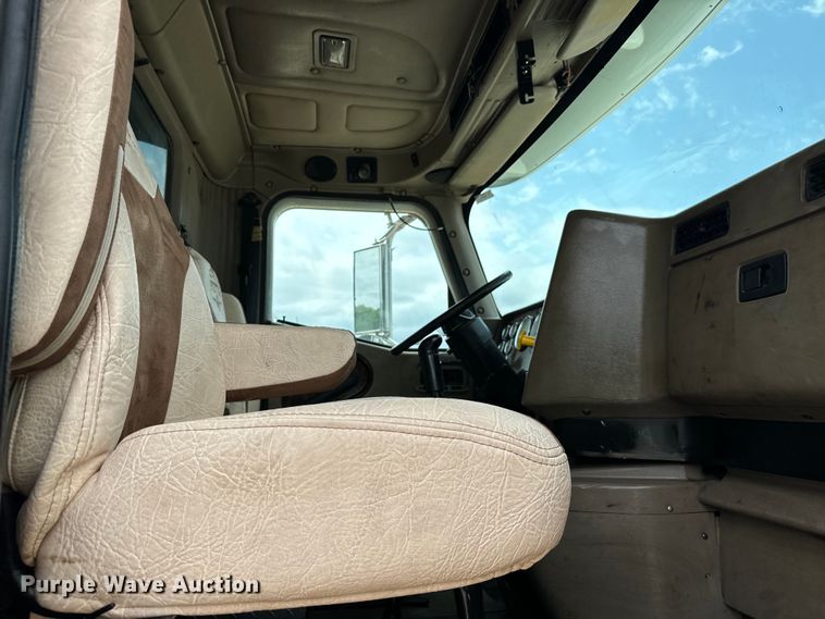 image for item EJ0610 2006 International  5500i dump truck